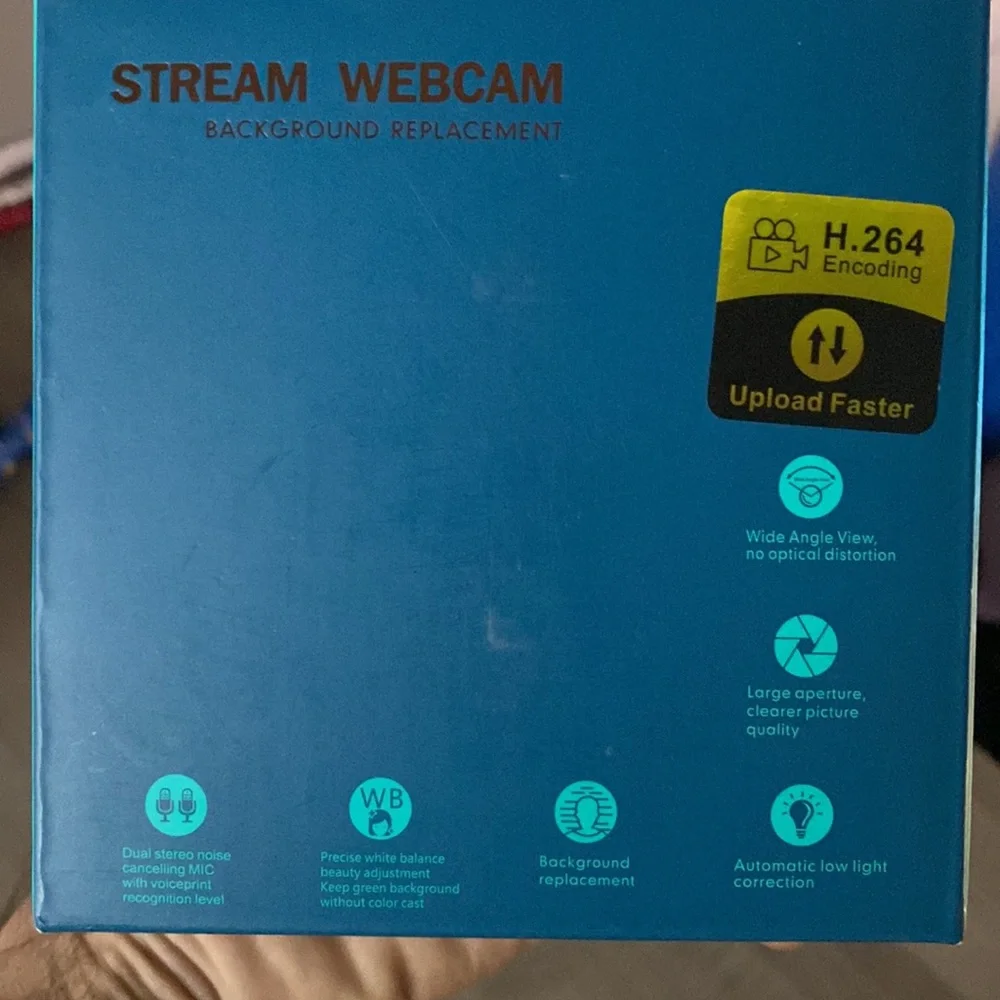 Stream webcam practically brand new. No scratches never used and all black